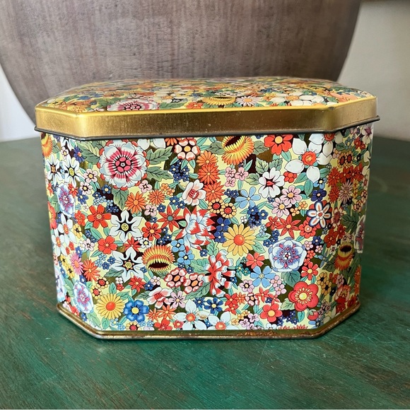 Vintage Floral Tin | Made in England | 5-1/2” W, 3-3/4” T, 4” D - Picture 2 of 9
